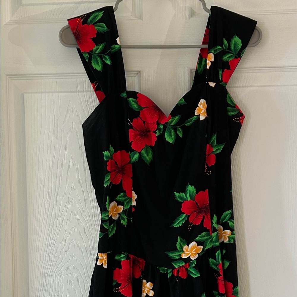 Beautiful Hawaiian Royal Creations Floral Dress